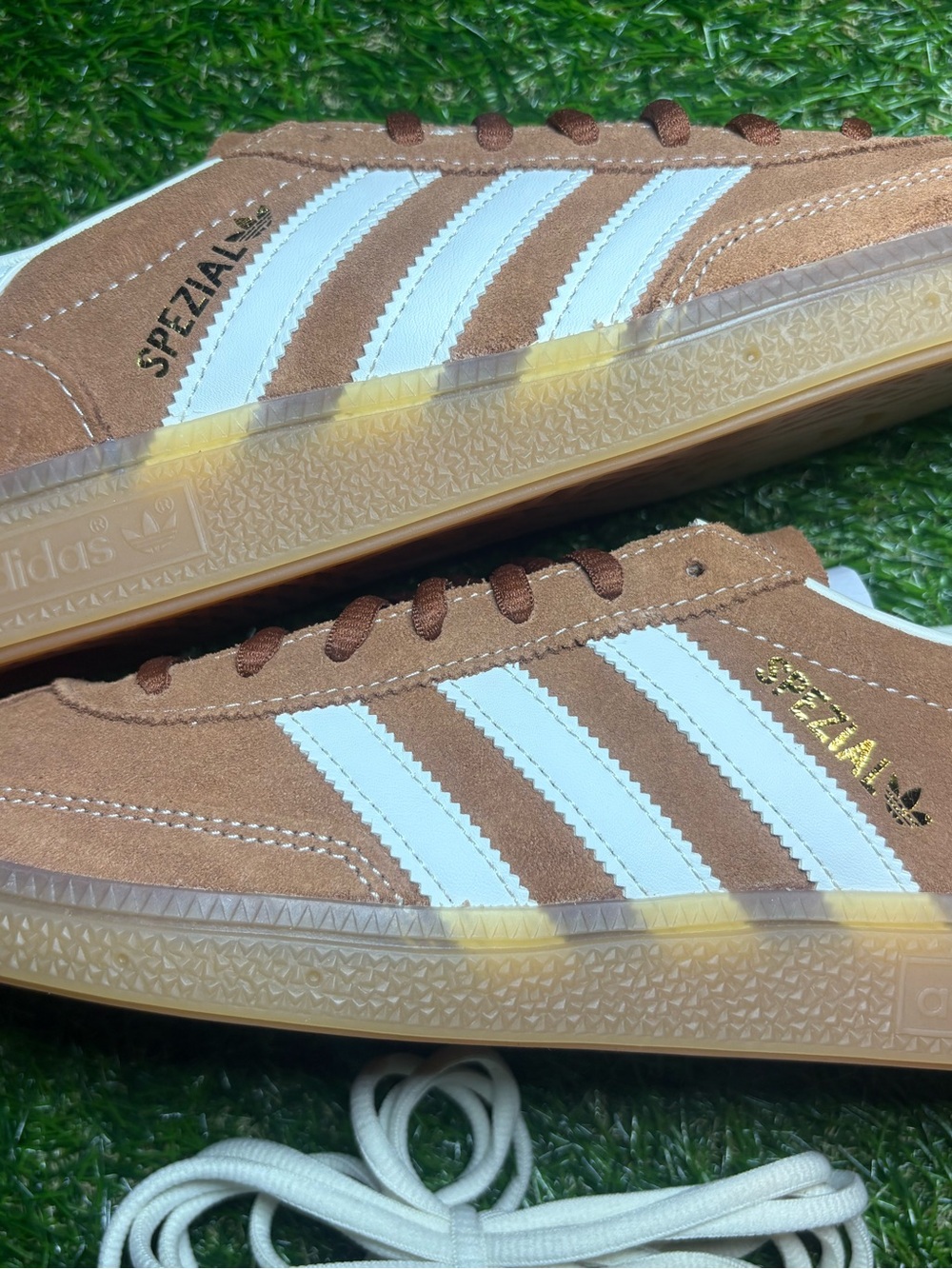 adidas Spezial Men's 7.5, women’s 8.5 Suede Sneakers in Brown and White
